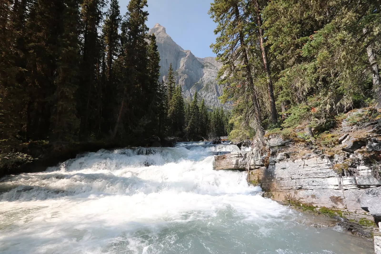 Upper Kananaskis river flows into the lake, quite the sight this one and well worth the walk.